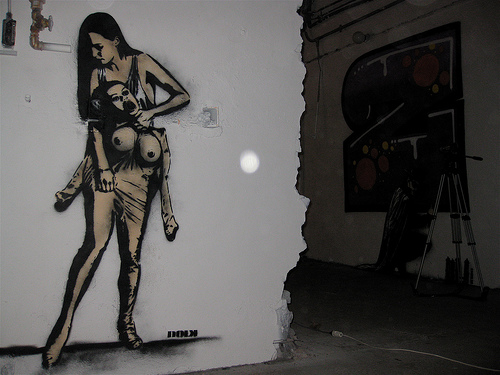 File:Nuart 2008 Dolk Blow-Up.jpg